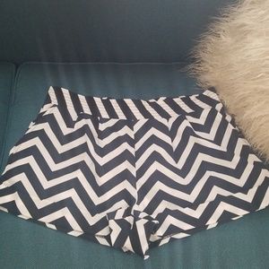 Shorts Chevron pattern
